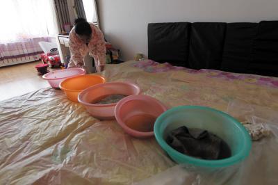 淳安楼上漏水，住户失联，小区没物管，业主维权难！律师来支招……
